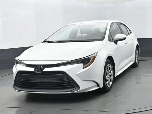 Used 2024 Toyota Corolla LE FWD image 1