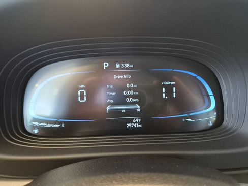 Used 2025 Hyundai Venue SEL FWD image 17