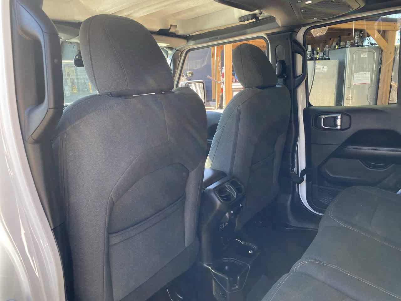 Used 2025 Jeep Wrangler Unlimited Sahara AWD/4WD image 15