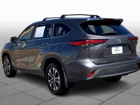 Certified 2023 Toyota Highlander XLE image 10