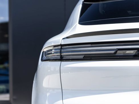 New 2026 Porsche Cayenne Coupe AWD/4WD image 16