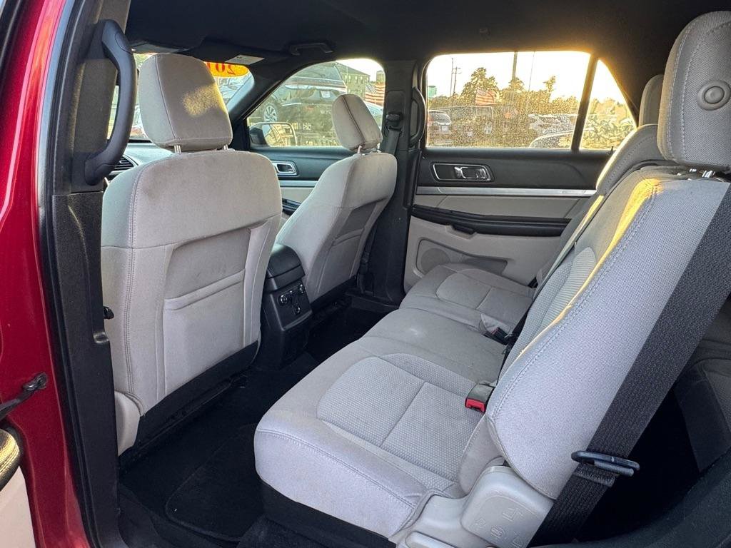 Used 2018 Ford Explorer XLT w/ Equipment Group 201A FWD image 11