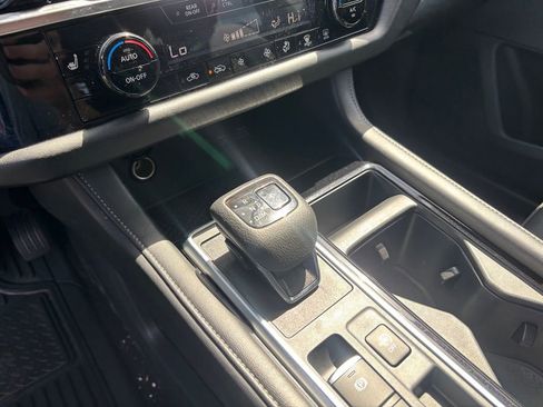 Used 2024 Nissan Pathfinder SV image 16