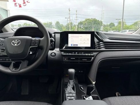 Used 2025 Toyota Camry LE AWD/4WD image 10