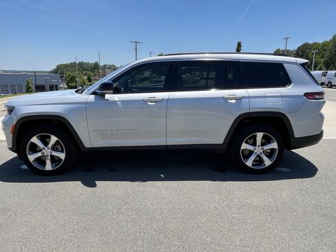 Used 2022 Jeep Grand Cherokee L Limited RWD image 5