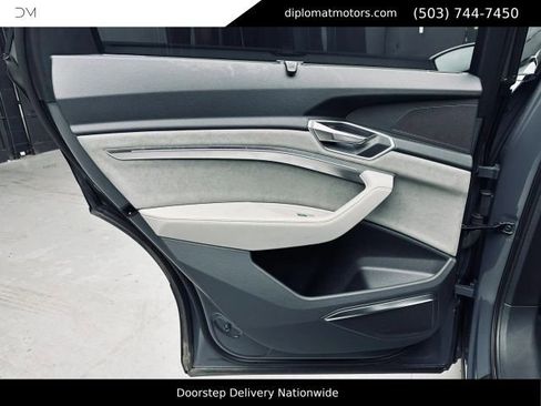 Used 2024 Audi Q8 e-tron Prestige AWD/4WD image 27