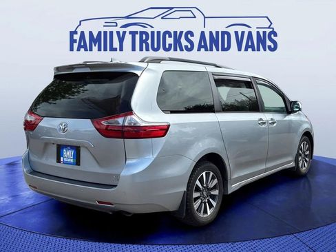 Used 2019 Toyota Sienna XLE w/ XLE Navigation Package AWD/4WD image 5