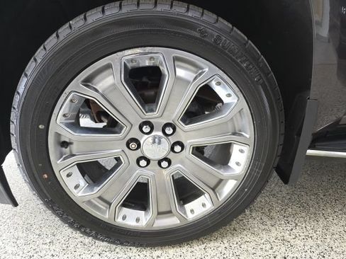 Used 2017 GMC Yukon Denali w/ Open Road Package AWD/4WD image 30