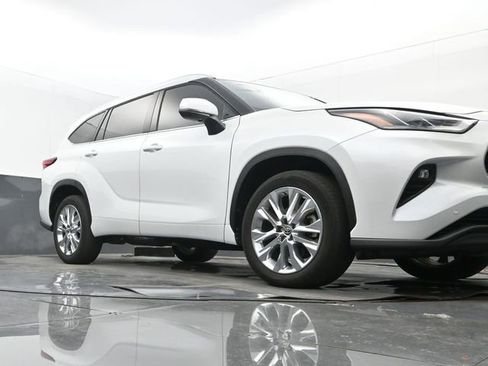Used 2023 Toyota Highlander Limited image 9