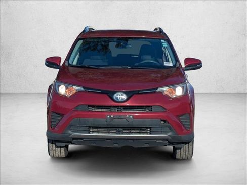 Used 2018 Toyota RAV4 LE AWD/4WD image 2