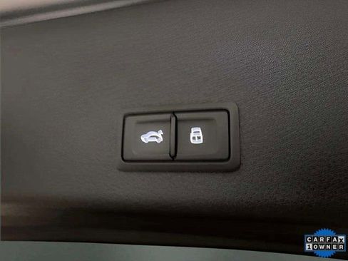 Used 2023 Audi e-tron Premium Plus image 10