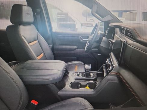 Used 2024 GMC Sierra 1500 AT4 w/ Technology Package image 10