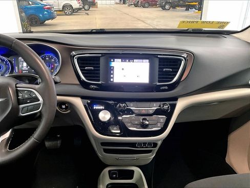 Used 2023 Chrysler Voyager LX FWD image 19