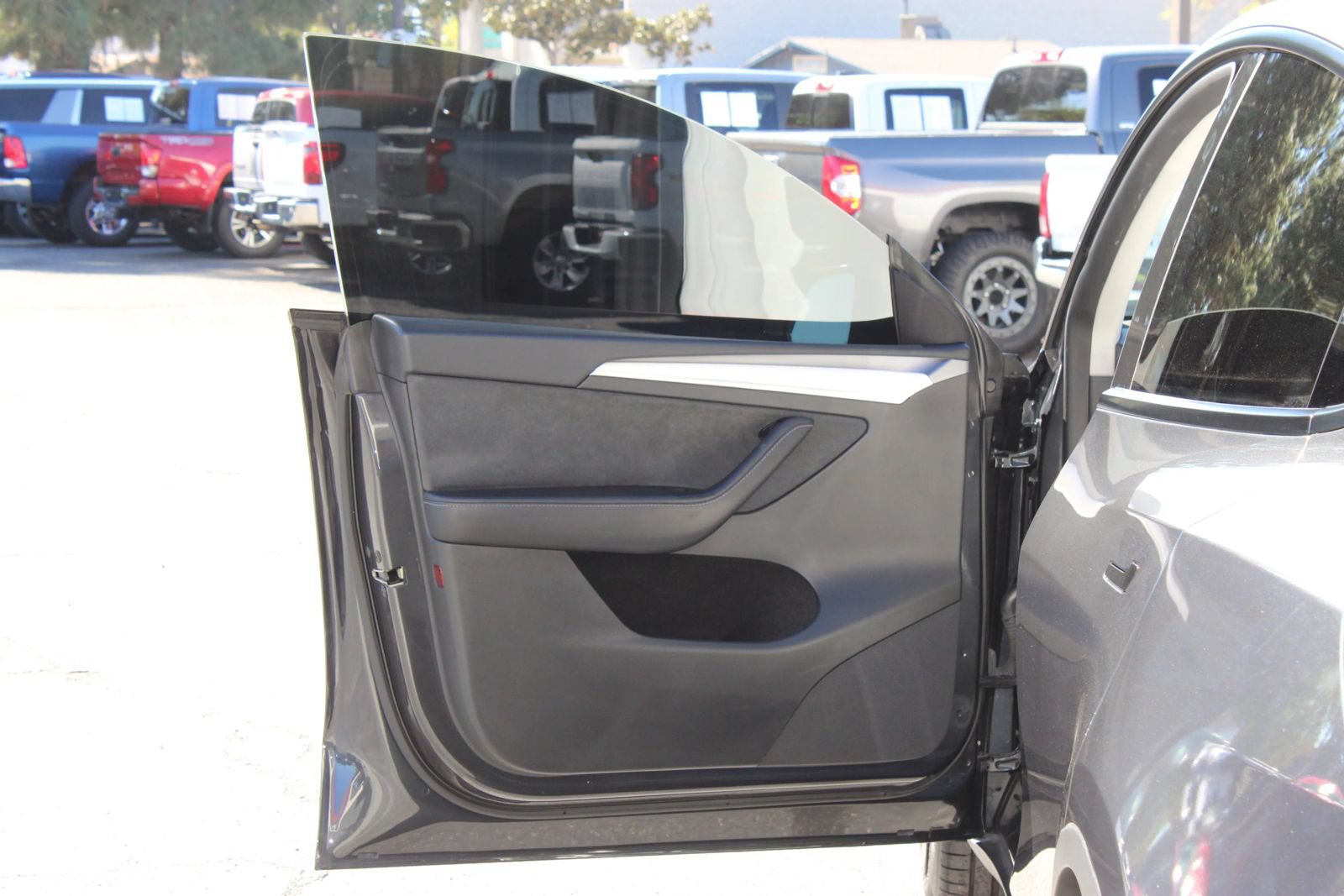 Used 2024 Tesla Model Y 2WD image 7