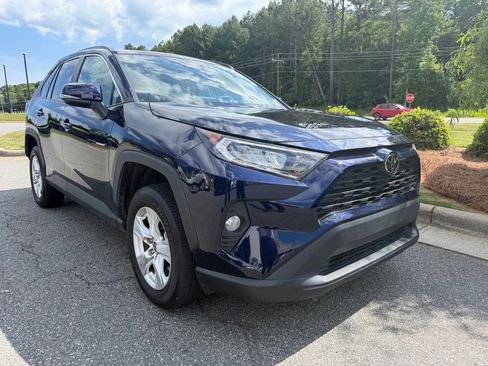 Used 2021 Toyota RAV4 XLE w/ Convenience Package FWD image 9