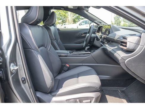 Used 2025 Toyota Crown Platinum AWD/4WD image 10