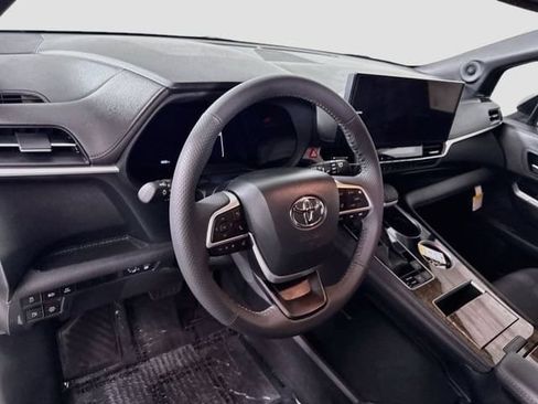 Certified 2026 Toyota Sienna Limited FWD image 10