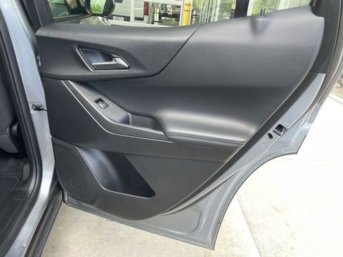 Used 2025 Chevrolet Equinox LT FWD image 36