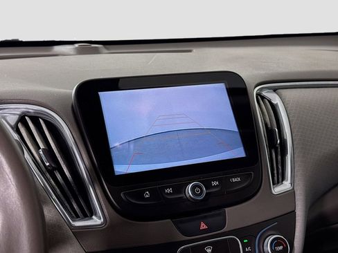 Used 2018 Chevrolet Malibu LT image 14