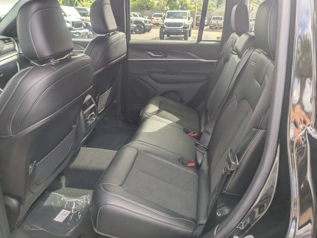 New 2027 Jeep Grand Cherokee Altitude AWD/4WD image 13