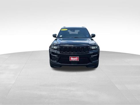 Used 2025 Jeep Grand Cherokee Limited w/ Black Appearance Package AWD/4WD image 9