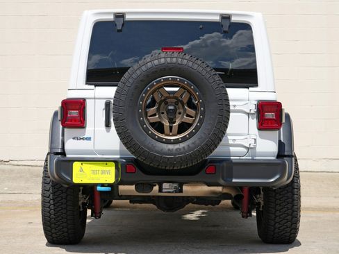 Used 2022 Jeep Wrangler Unlimited Rubicon 4xe w/ Cold Weather Group AWD/4WD image 11