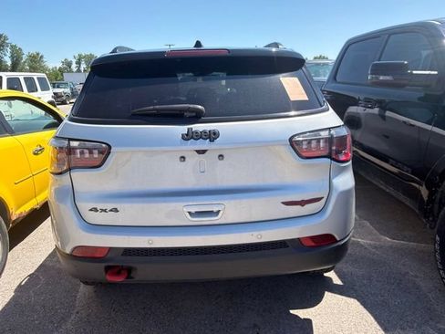 Used 2025 Jeep Compass Trailhawk AWD/4WD image 8