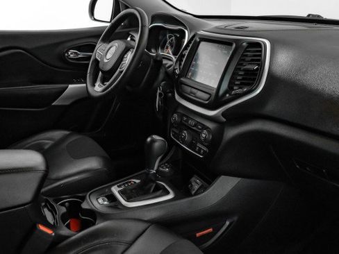 Used 2017 Jeep Cherokee Trailhawk w/ Cold Weather Group image 21