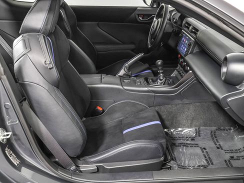 Used 2024 Subaru BRZ tS RWD image 38