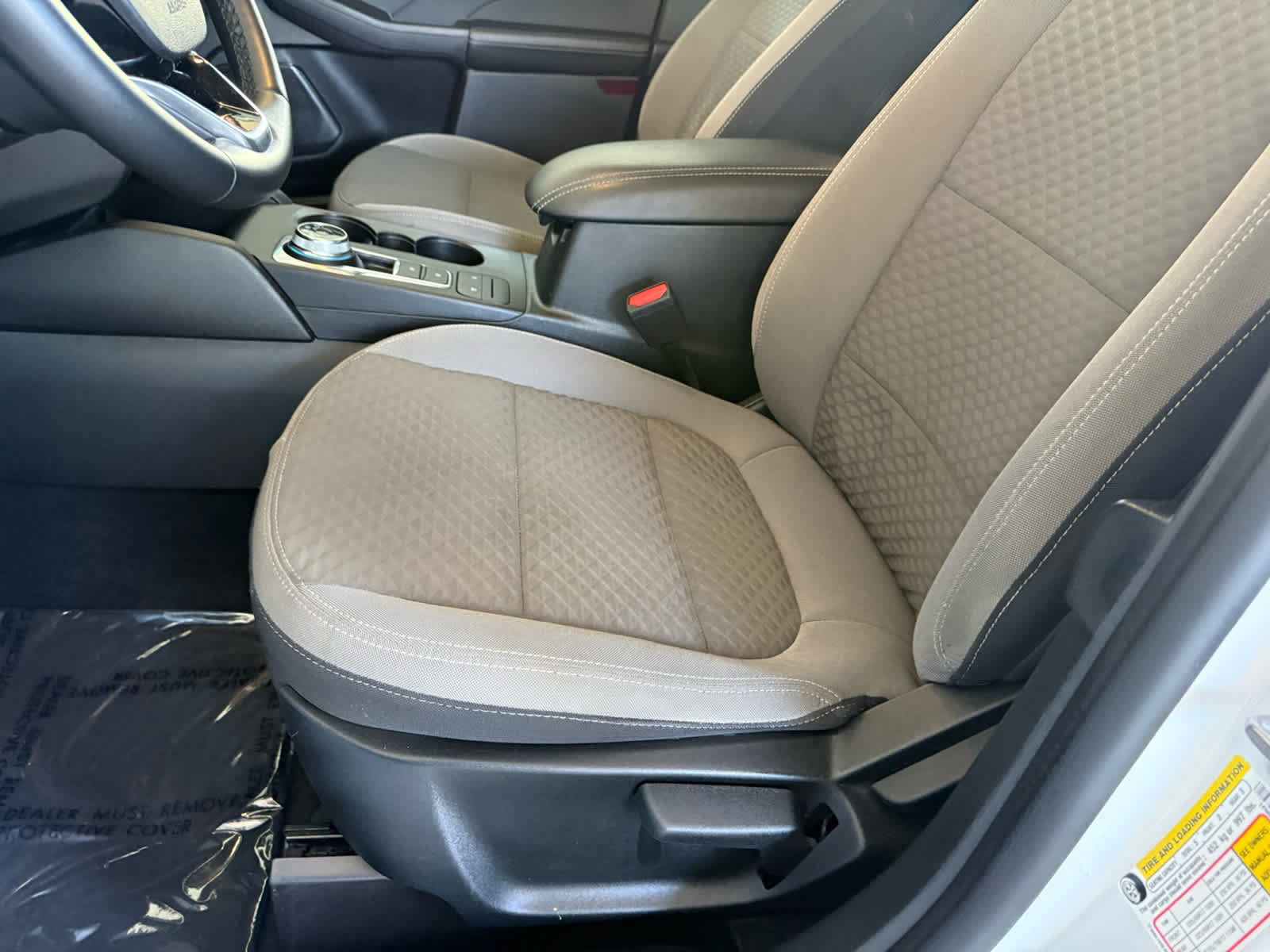 Used 2022 Ford Escape SE w/ Cold Weather Package FWD image 4