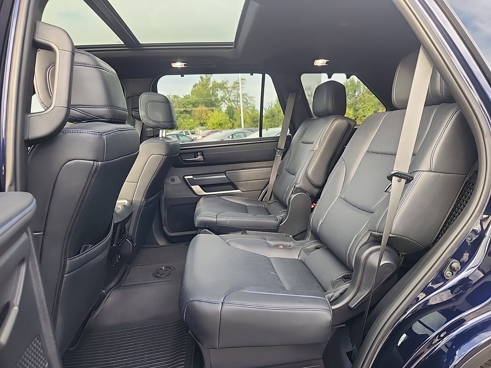 Used 2026 Toyota Sequoia Platinum AWD/4WD image 34
