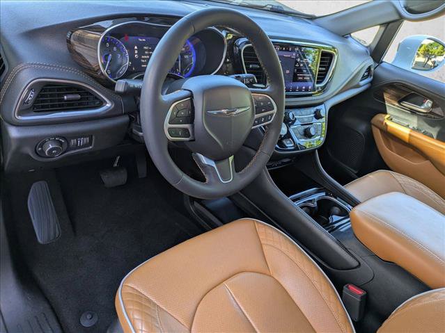 Used 2022 Chrysler Pacifica Pinnacle AWD/4WD image 10