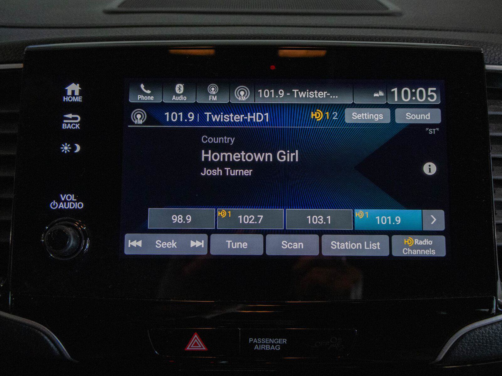 Used 2022 Honda Pilot Touring image 9