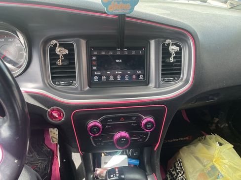 Used 2019 Dodge Charger SXT w/ Leather Interior Group image 8