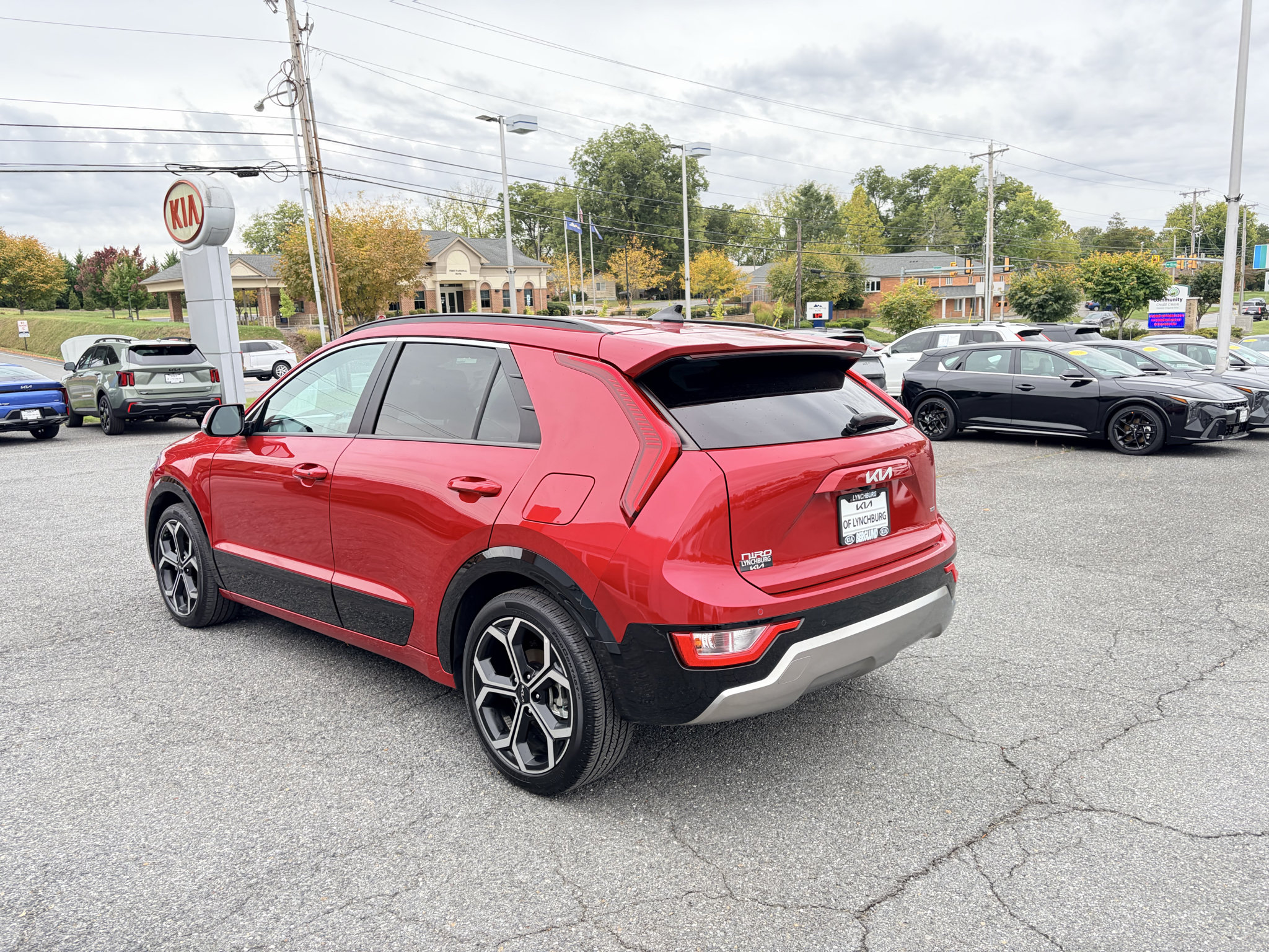 Used 2025 Kia Niro EX Touring FWD image 8