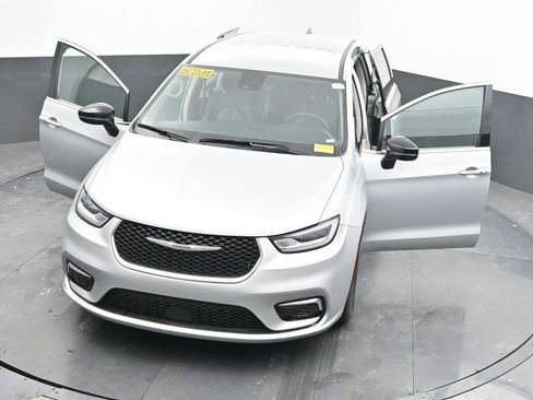 Used 2024 Chrysler Pacifica Touring-L FWD image 62