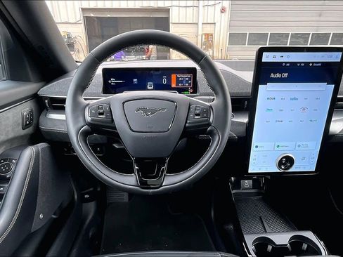 Certified 2025 Ford Mustang Mach-E GT image 5