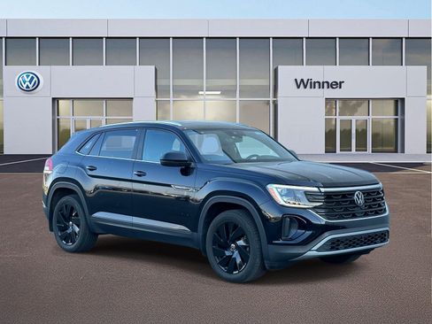 Used 2024 Volkswagen Atlas Cross Sport SE w/ Panoramic Sunroof Package image 5