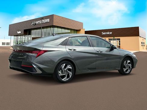New 2025 Hyundai Elantra Limited FWD image 8