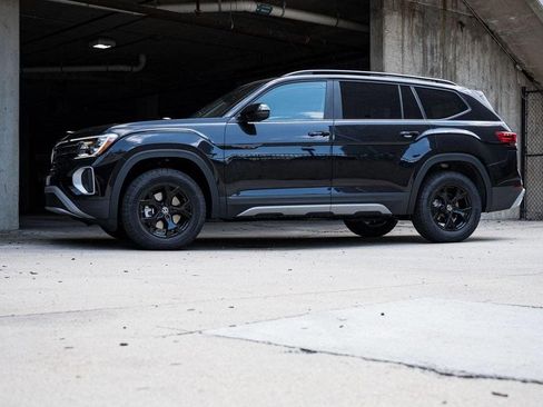 New 2026 Volkswagen Atlas Peak Edition image 3