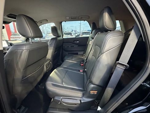 Certified 2025 Nissan Pathfinder SL image 28
