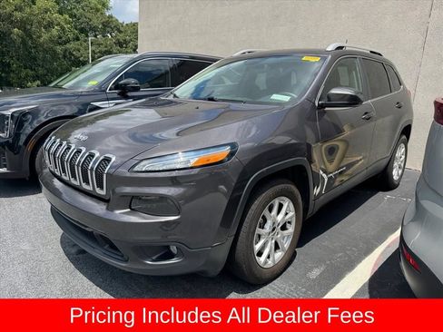 Used 2018 Jeep Cherokee Latitude Plus AWD/4WD image 9