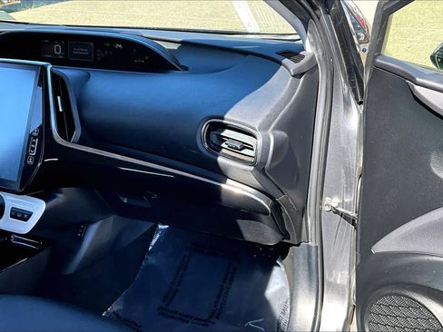 Used 2017 Toyota Prius Prime Advanced image 18