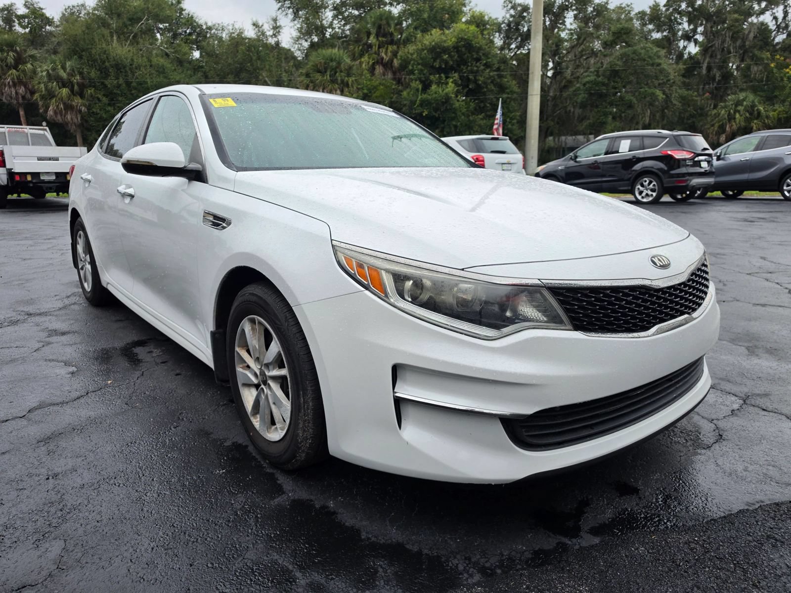 Used 2017 Kia Optima LX FWD image 2