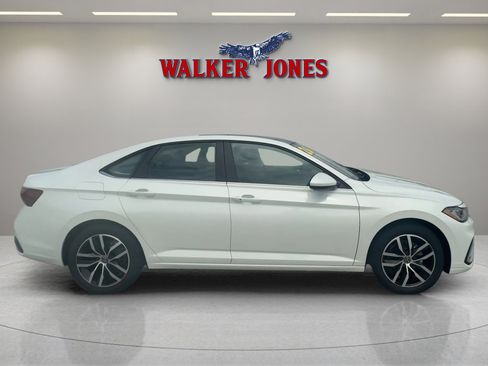 Used 2026 Volkswagen Jetta SE image 7