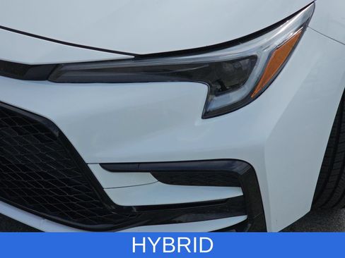 Used 2024 Toyota Corolla SE w/ SE Package FWD image 29