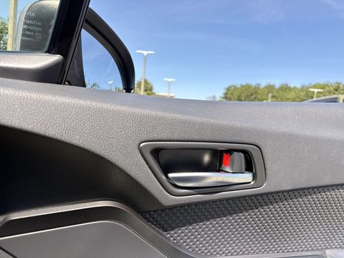 Used 2018 Toyota C-HR XLE FWD image 25