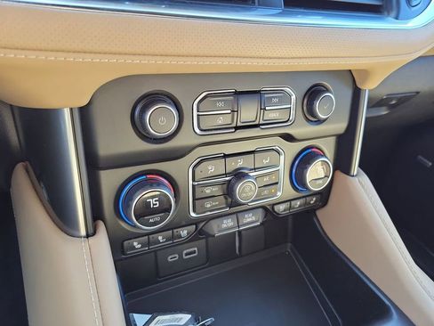 Used 2024 Chevrolet Suburban Premier image 16