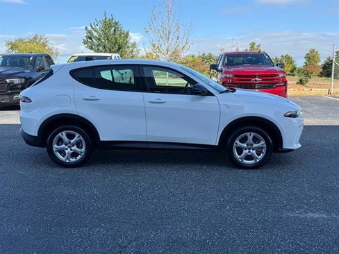 Certified 2025 Dodge Hornet GT w/ Cold Weather Group image 2