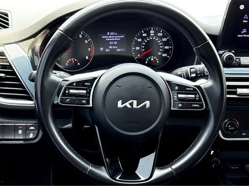 Used 2023 Kia Seltos S w/ Navigation Package FWD image 12